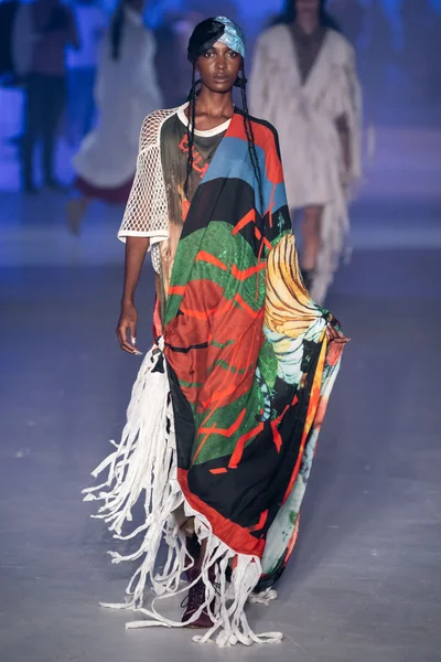Look 32